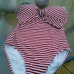 KONA SOL RED AND WHITE ONE PIECE NEW WITHOUT TAGS SIZE SMALL